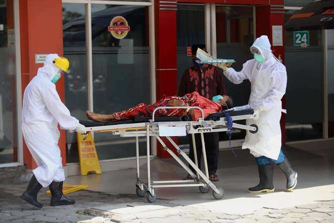 seluruh-paramedis-rsud-harus-pakai-apd