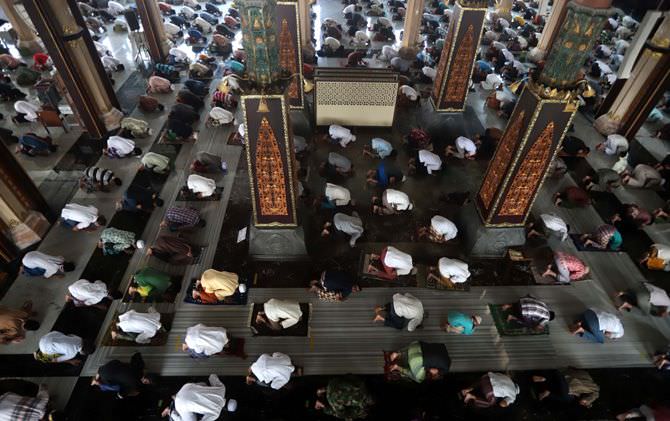 masjid-gelar-salat-jumat-jamaah-wajib-terapkan-protokol-kesehatan