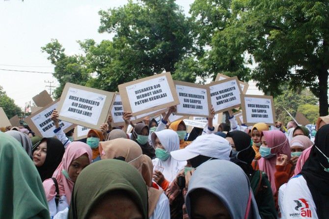 ratusan-buruh-di-kabupaten-mojokerto-di-phk-akibat-pandemi-covid-19