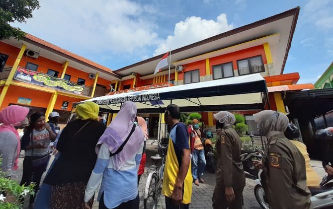 tak-dapat-blt-warga-ramai-ramai-datangi-kantor-dinsos