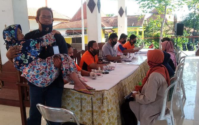cairkan-bantuan-sosial-tunai-warga-harus-dibopong