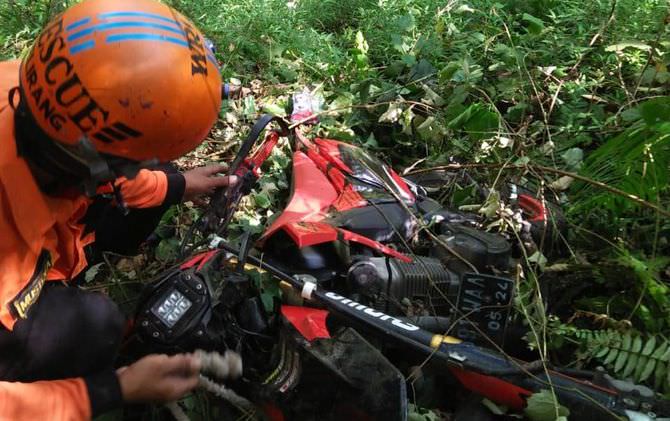 mengantuk-bikers-terjun-ke-jurang-pacet-sedalam-200-meter