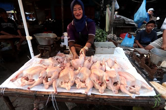 tanpa-ada-sarung-tangan-dan-nampan