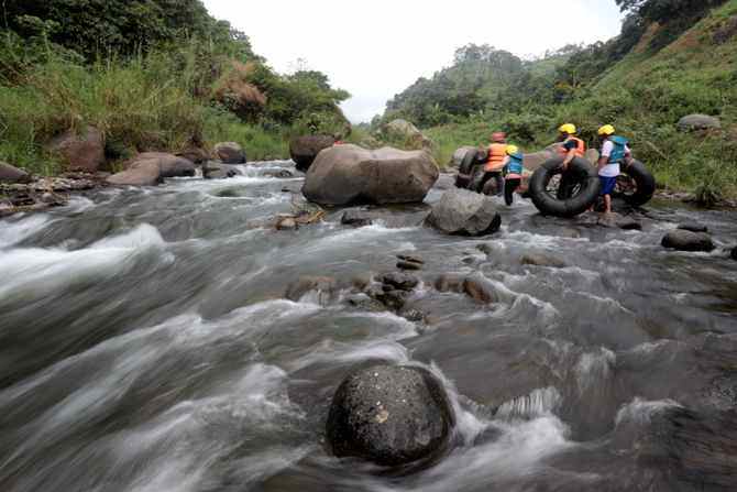 water-tubing-jabung-diserbu-pengunjung