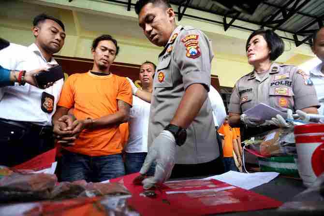 pengedar-ganja-1-kg-dituntut-10-tahun-penjara