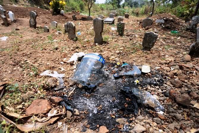 bongkar-makam-untuk-disucikan-dan-disalati-lagi