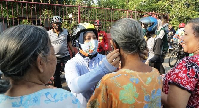 ning-ita-gowes-bareng-komunitas-keliling-permukiman