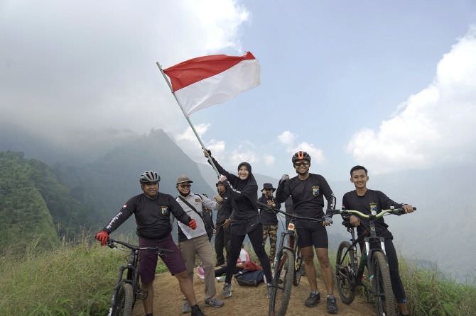 bukit-watu-jengger-asyik-untuk-downhill