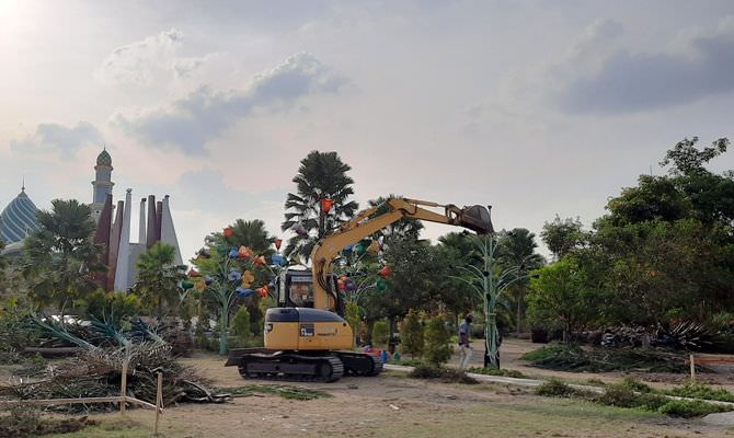 digerojok-rp-367-miliar-alun-alun-mulai-dibongkar