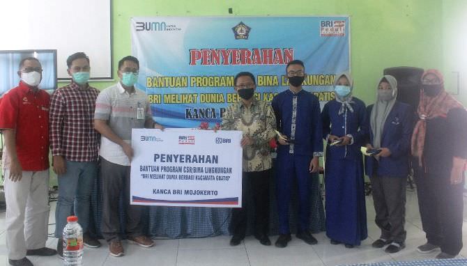 usung-tema-bri-melihat-dunia-bri-berbagi-kacamata