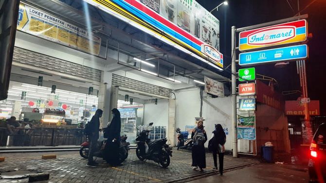 minimarket-buka-24-jam-satpol-pp-mengaku-tak-tahu