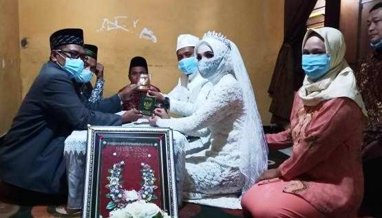 stok-buku-nikah-menumpuk