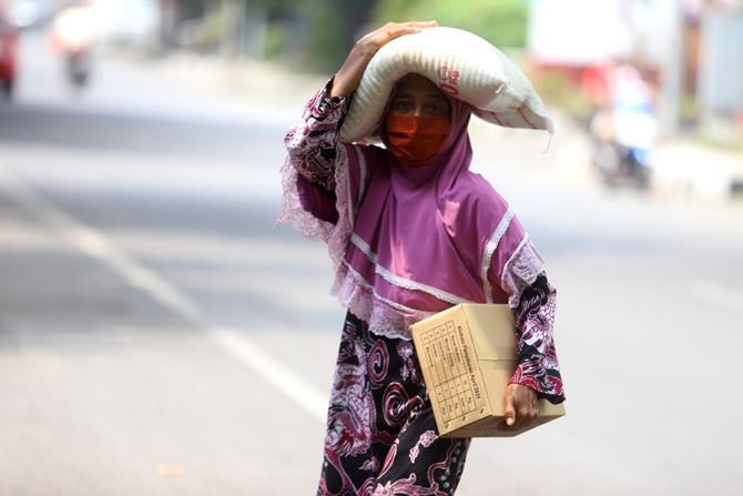 warga-berharap-bansos-sembako-masih-berlanjut