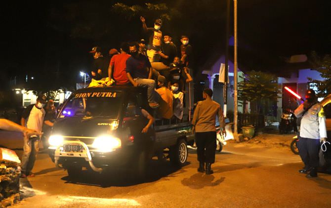 halau-takbir-keliling-sembilan-titik-perbatasan-kota-disekat
