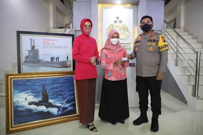 istri-awak-kri-nanggala-402-dapat-sim-gratis