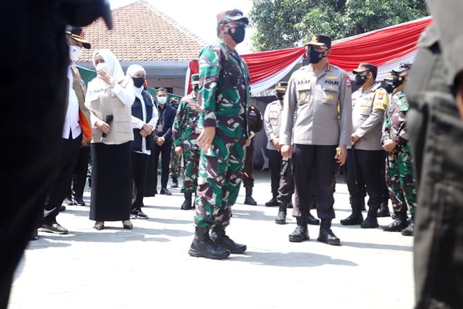 panglima-tni-pantau-tracing-di-puskesmas-gayaman