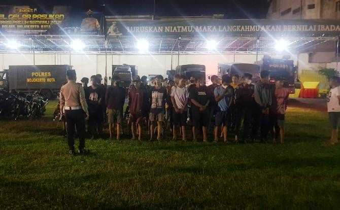 polisi-tangkap-28-pemuda-di-arena-balap-liar