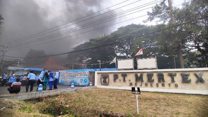 pt-mertex-terbakar-selama-17-jam