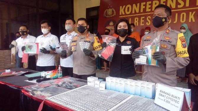 terdakwa-hanya-didakwa-penjual-bukan-importir