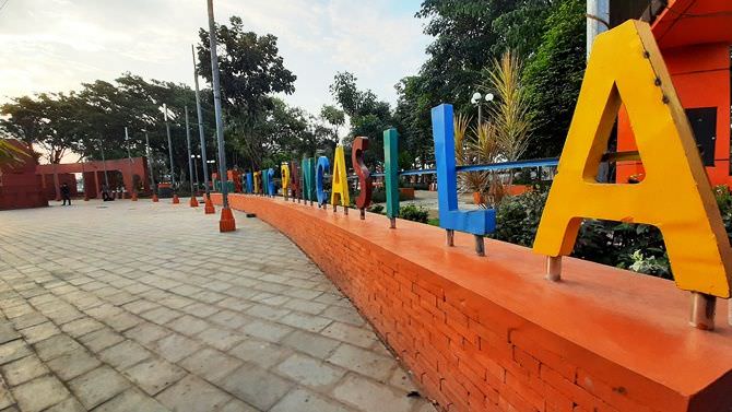 wisata-belanja-dan-kuliner-di-jantung-kota