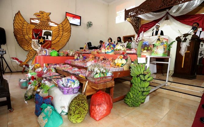 hasil-pertanian-jamaah-dilelang-dan-hasilnya-dipakai-persembahan