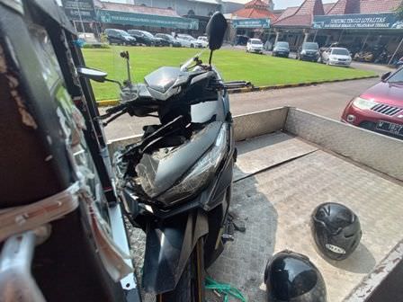 motor-ringsek-dua-guru-honorer-selamat