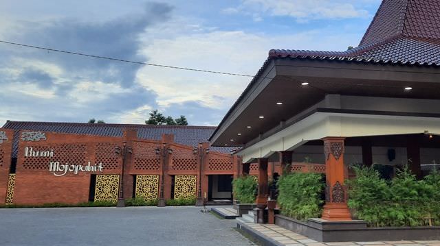 ning-ita-anugerahkan-piala-wali-kota