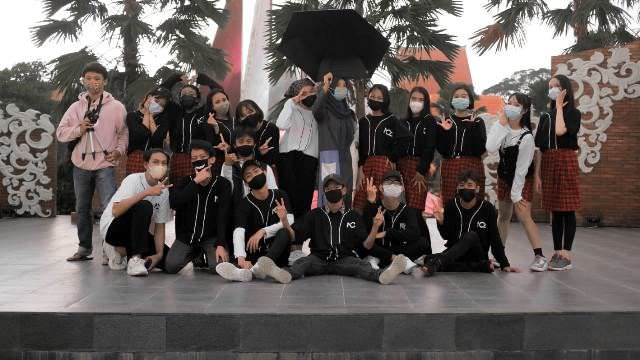 tampung-bakat-para-penari-cover-dance-grup-band-korea-jepang