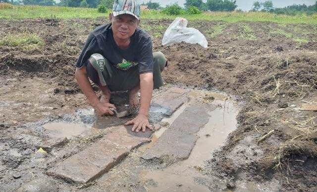 petani-kutorejo-temukan-tatanan-bata-kuno-di-ladang-singkong
