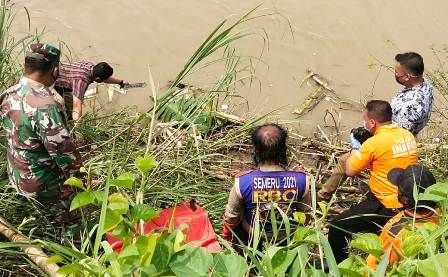 mayat-perempuan-mengambang-di-sungai-brantas