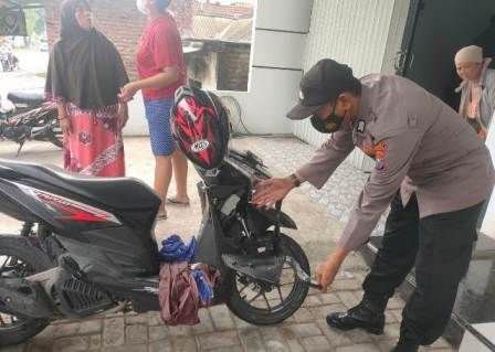 putar-balik-emak-emak-tertabrak