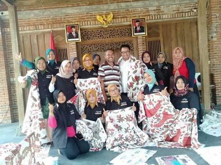 gambaran-sepi-ing-pamrih-rame-ing-gawe