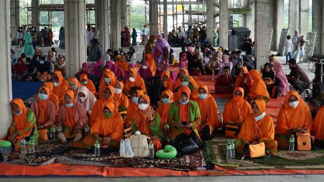 pt-an-namiroh-travelindo-berangkatkan-jamaah-umrah-perdana