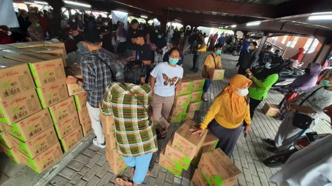 operasi-migor-murah-di-rest-area-gunung-gedangan-diserbu-warga
