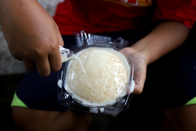 3.	KUE TRADISI: Kue serabi yang dibuat saat nyadran dan megengan oleh warga Kelurahan Blooto.