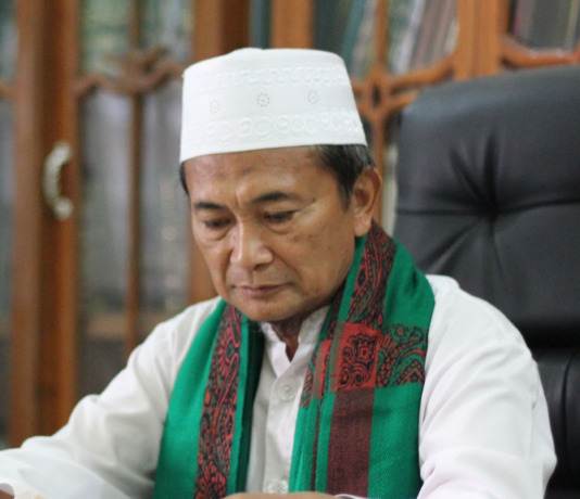 KH Maksum Maulani. Pengasuh Ponpes Al Azhar Kota Mojokerto.