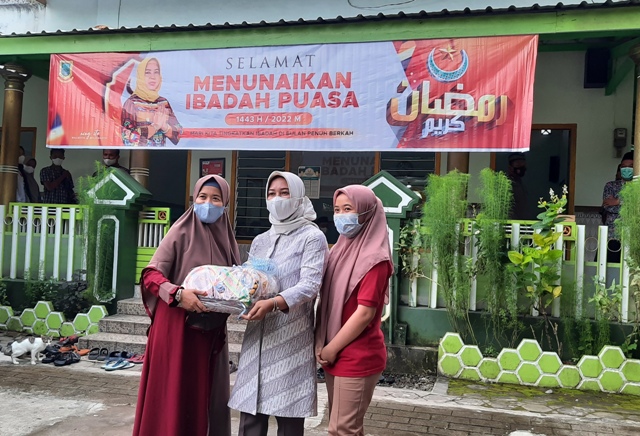 SILATURAHMI: Wali Kota Ika Puspitasari bersafari Ramadan di Musala Al Majid, Lingkungan Sinoman Gang 2, Kelurahan Miji, Kecamatan Kranggan, Jumat (8/4).
