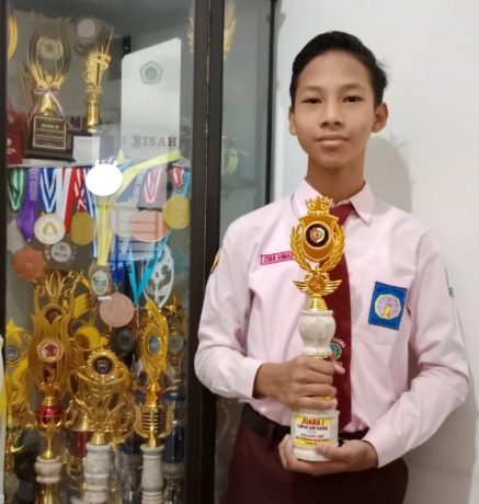 Dyan Ahmad Mangkuluhur, Juara OSN IPA Jenjang SMP Tingkat Kabupaten Mojokerto.