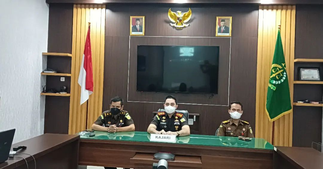 DIUSUT: Kepala Kejari Kota Mojokerto, Hadiman, menegaskan akan tuntaskan pengusutan dugaan korupsi di tubuh PT Bank Pembiayaan Rakyat Syariah (BPRS) Kota Mojokerto. (Khudori Aliandu/jawaposradarmojokerto.id)