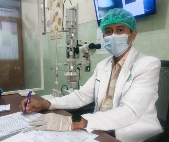 dr Budi Samsul Fuad, Sp.M, dokter spesialis mata RSUD RA Basoeni Kabupaten Mojokerto