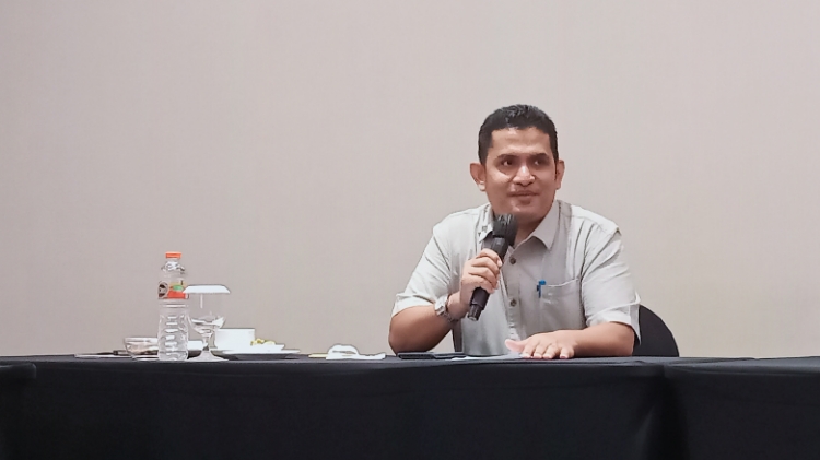 SESI BINCANG: Kepala BPJS Kesehatan Cabang Mojokerto, Livendri Irvarizal menyampaikan penjelasan saat sharing session program JKN BPJS Kesehatan Cabang Mojokerto bersama media, di Meeting Room Hotel Ayola Kota Mojokerto.
