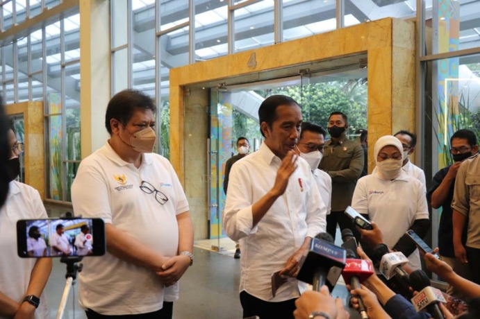 PRAKERJA : Presiden Jokowi didampingi Menko Perekonomian Airlangga Hartarto saat Temu Raya Alumni Program kartu Prakerja di Sentul International Covention Centre, Bogor, Jawa Barat.