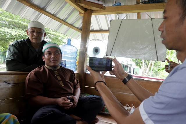 DISOROT: Pengurus Pondok Pesantren Ukhuwah Islamiyyah (PPUI) di Pandanrejo, Desa Simbaringin, Kecamatan Kutorejo, Kabupaten Mojokerto menyampaikan klarifikasi kepada awak media, kemarin (13/6).
