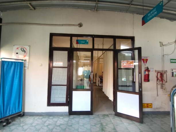 SEMPIT: Salah satu ruangan di di RSUD RA Basoeni, Kecamatan Gedeg yang berisi hingga 10 tempat tidur untuk pasien rawat inap, kemarin.