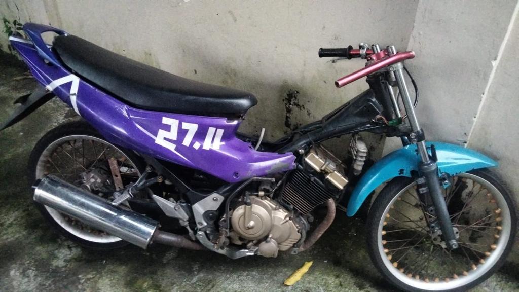 DIAMANKAN: Sejumlah barang bukti yang disita dari kedua pelaku kini diamankan di Mapolres Mojokerto guna kepentingan pemeriksaan.