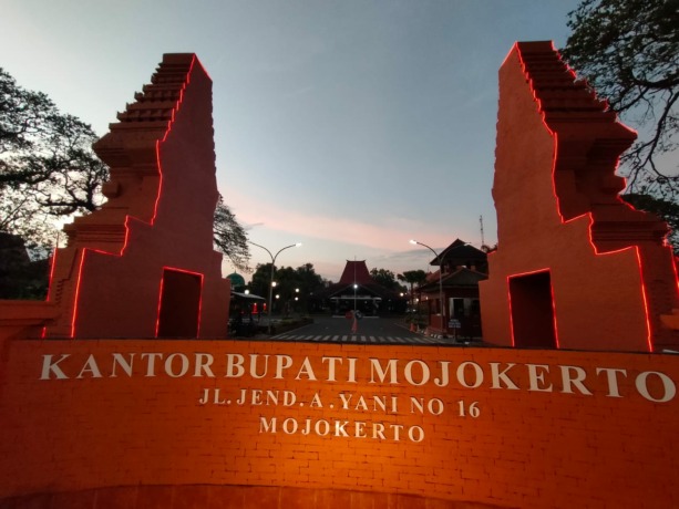 MIRIS: Praktik korupsi oleh oknum pegawai diduga kembali terjadi di lingkungan Pemkab Mojokerto. Kali ini melibatkan petugas pemungut pajak daerah di Bapenda. (Khudori Aliandu/Jawa Pos Radar Mojokerto)