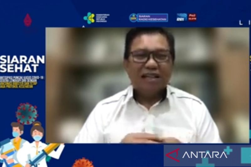 Tangkapan layar Juru Bicara Kementerian Kesehatan (Kemenkes)dr Mohammad Syahril dalam bincang-bincang siaran sehat Antisipasi Puncak Kasus COVID-19 yang diikuti secara daring di Jakarta, Senin (11/7/2022). (FOTO ANTARA/ Zubi Mahrofi)