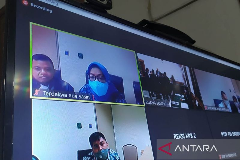 Terdakwa kasus suap Bupati Bogor nonaktif Ade Yasin hadir pada sidang secara daring di PN Bandung, Jawa Barat, Rabu (13-7-2022). ANTARA/Bagus Ahmad Rizaldi