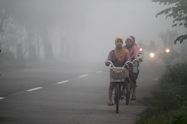 MBEDIDING: Cuaca dingin di pagi hari sering diiringi kabut.