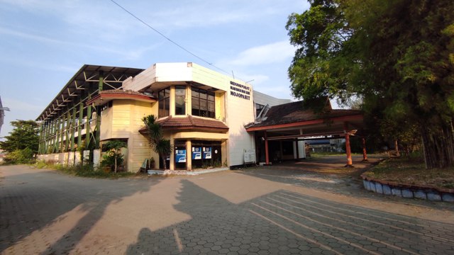 JALAN SEPARO: Kondisi GOR dan Seni Majapahit usai direhap tahap pertama tahun lalu. Tahun ini kembali dianggarkan untuk persiapan Porprov VIII tahun depan.
